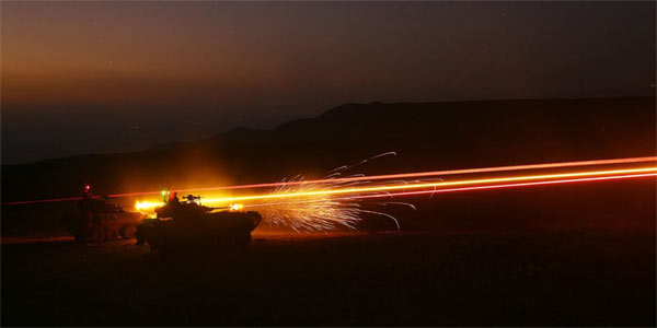 Cảnh siêu thực lính Mỹ tác chiến giữa đêm đen